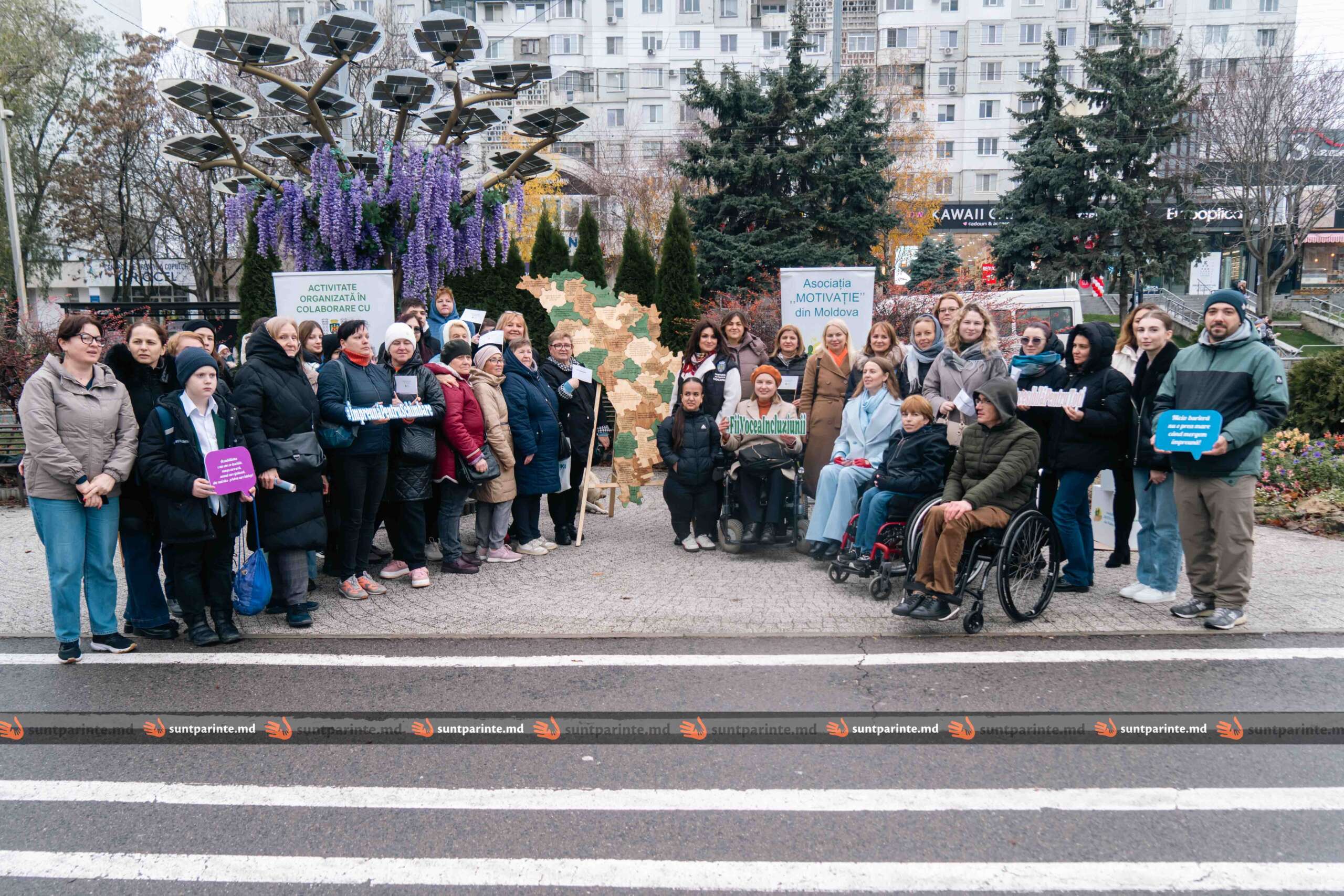 Flashmob pentru incluziune: Moldova pictată cu mesaje de susținere